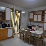 Nyaraló In *
