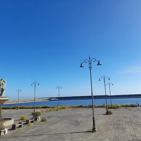 Nyaraló In *
